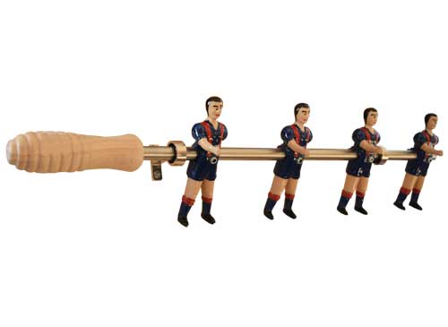 Percha, colgador, de 4 muñecos, jugadores de futbolín, de metal, pintados azulgranas, munecos originales del futbolín tipo cataluña, brazos desmontables, con puño de madera. Barra maciza cromada